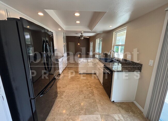 Building Photo - 11145 Meadow Glen Way E