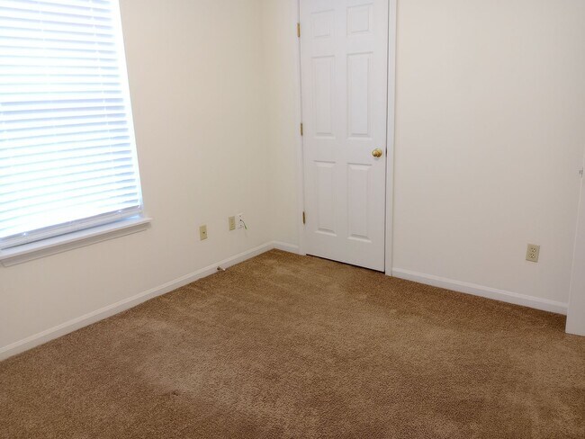 Building Photo - 3500-3502-3502 Delmar Ct