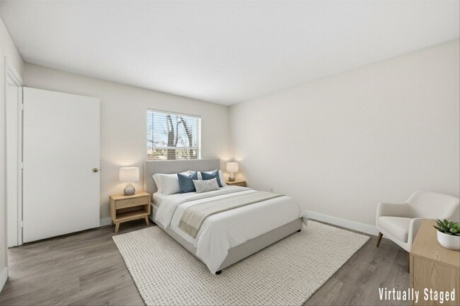 Building Photo - Nice Upgraded 2 Bedroom Condo in Gated Community - Eastern and 215