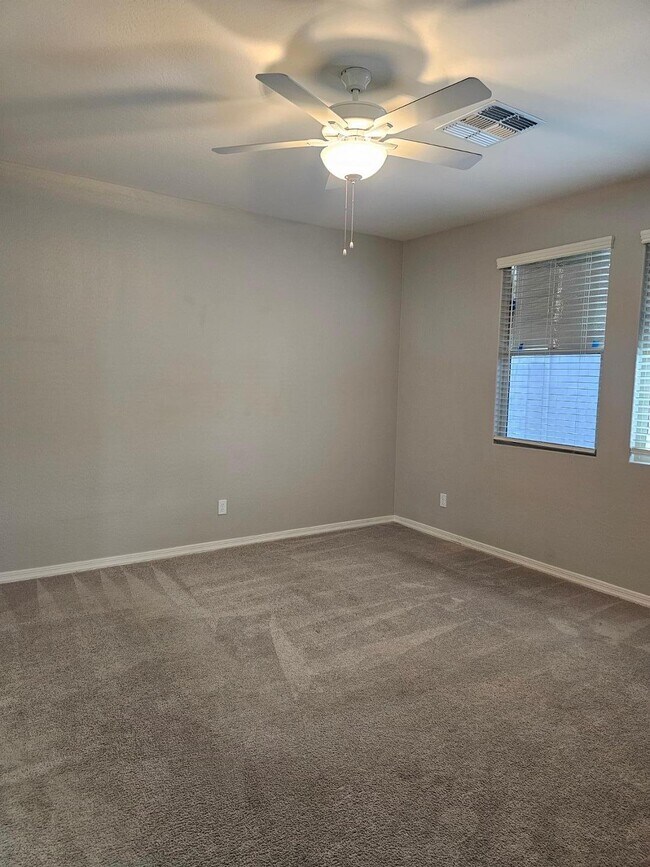 Building Photo - 15092 W Portland St