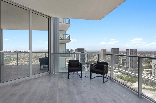 Building Photo - 851 NE 1st Ave