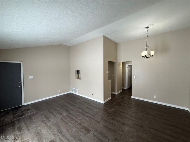 Building Photo - 2465 Warren Pkwy