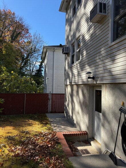 Building Photo - 336 Mile Square Rd