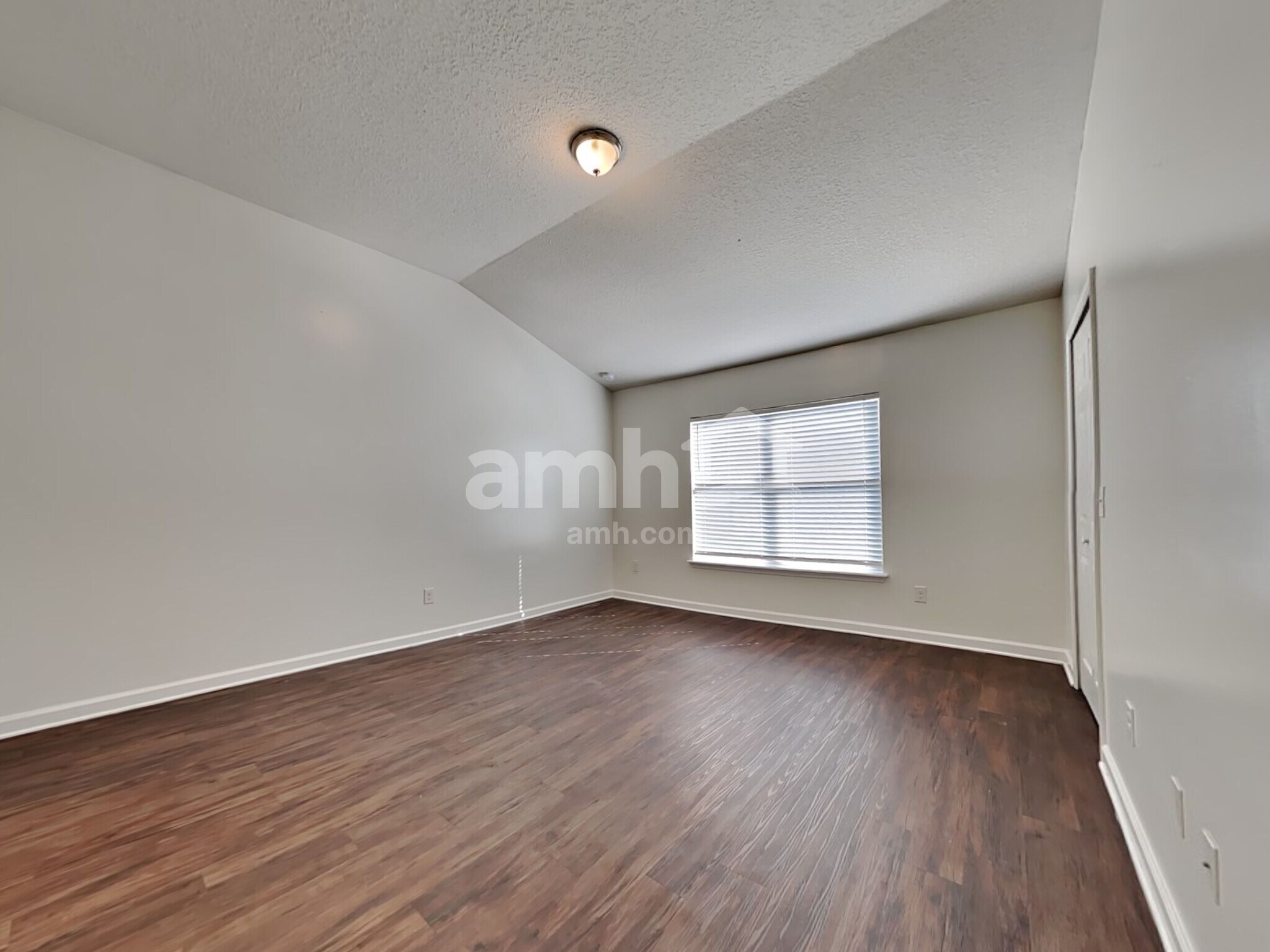 Building Photo - 9168 Mill Grove Dr