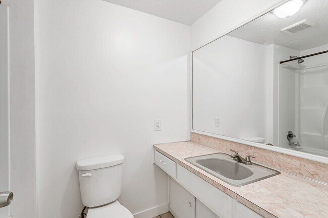 Building Photo - 13413 Minuteman Dr