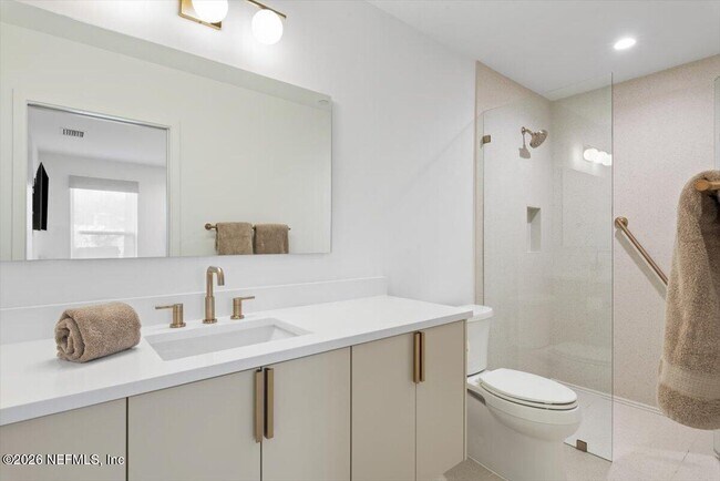 Building Photo - 114 12th Ave S