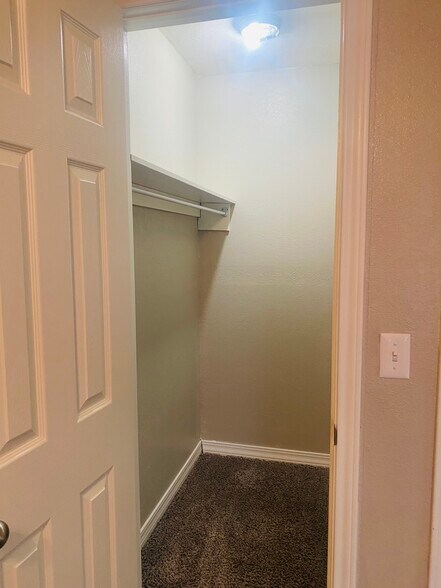 Master bedroom closet - 823 Hardy Springs Cir