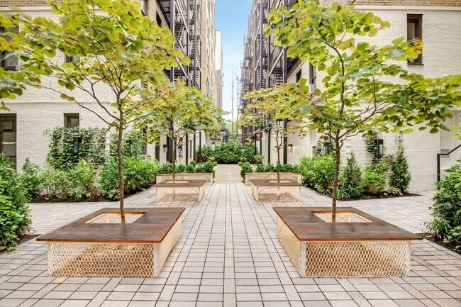 Building Photo - 225 W 23rd St