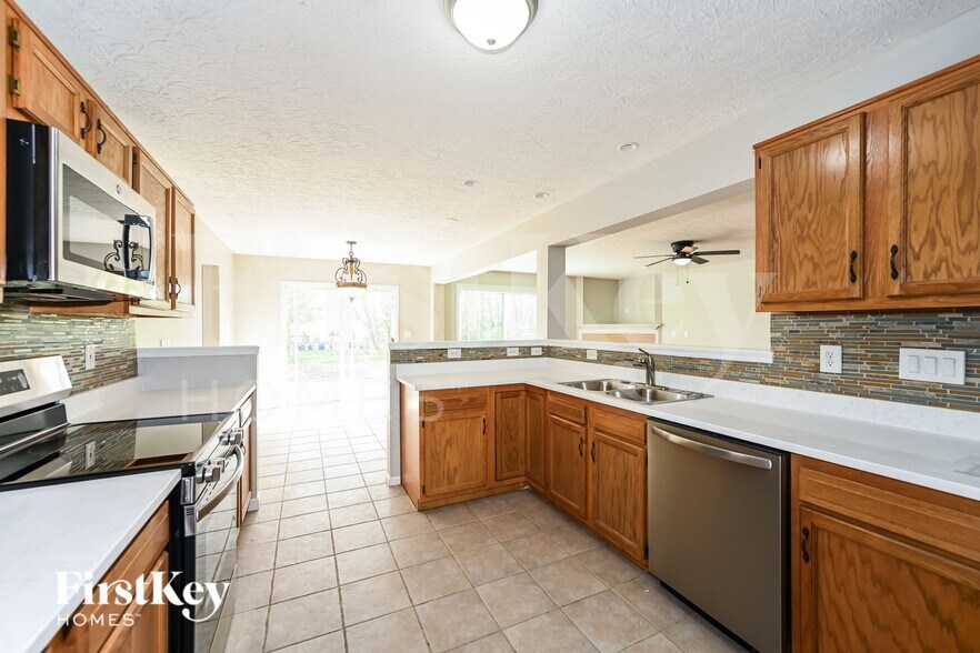 Building Photo - 2125 Picketside Dr