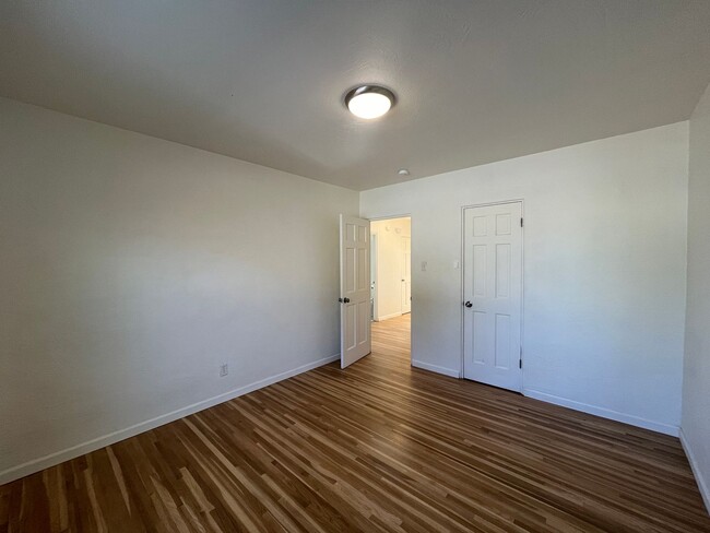 Building Photo - Spacious 2 Bedroom 3 Bathroom Home In ABQ!