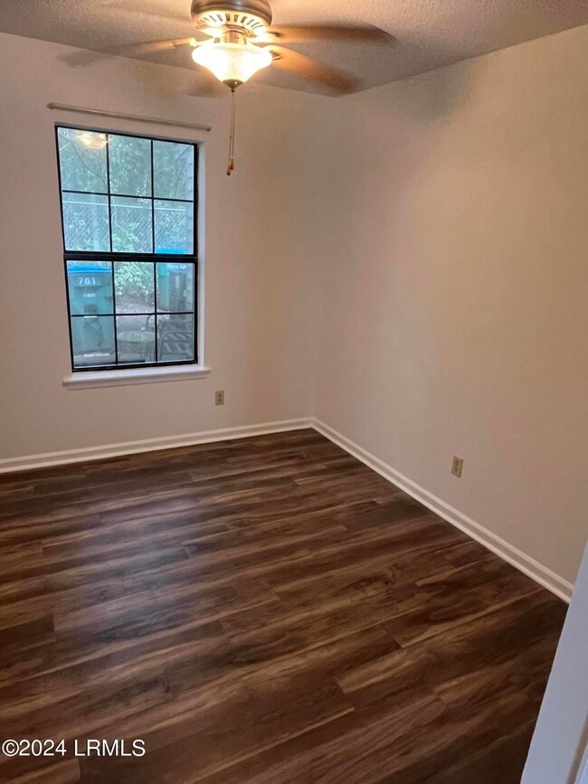 Building Photo - 701 Island Pines