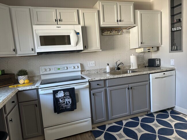 Building Photo - 2425 N Headley Rd