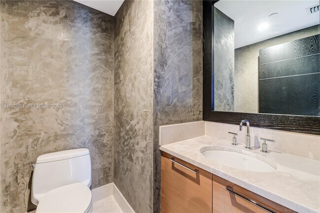 Building Photo - 17001 Collins Ave