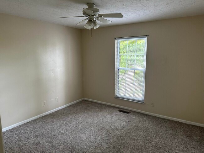 Building Photo - 415 Ridgewood Ln