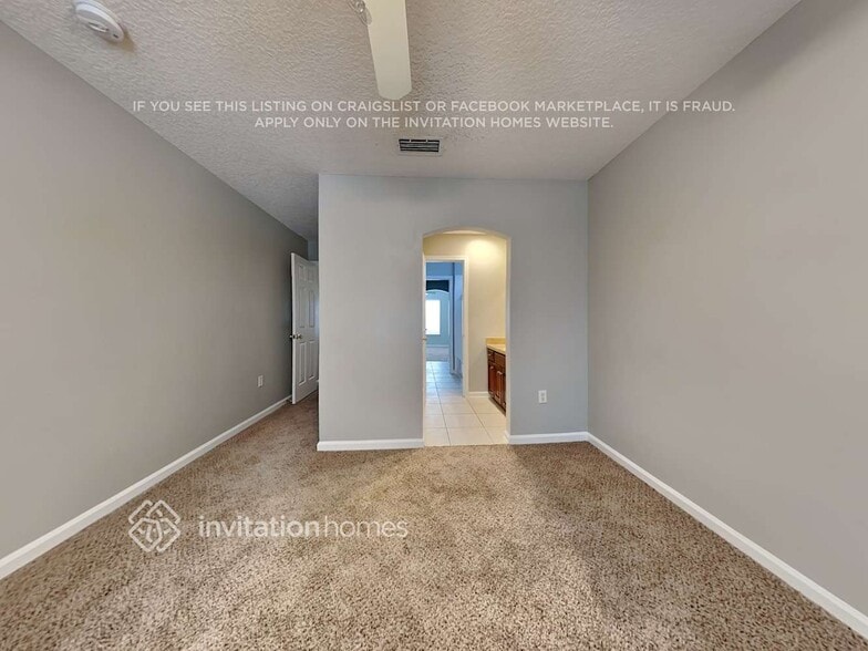 Building Photo - 216 N Hidden Tree Dr