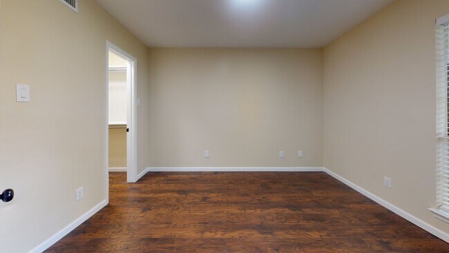 Building Photo - 1 bedroom 1 bath first floor condo unit | ...