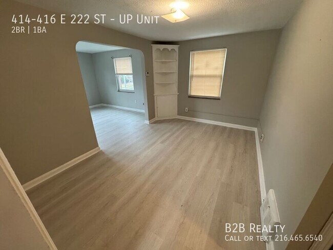 Building Photo - 414-416 E 222 ST-UP Unit