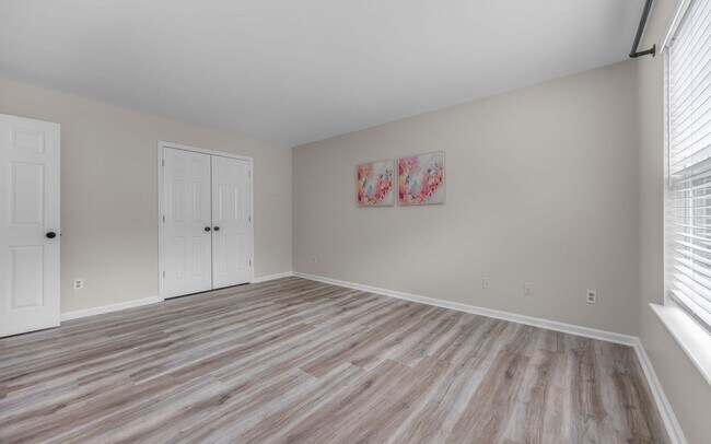 Building Photo - READY NOW!! 4-Bedroom Home w/Attached Garage! Pet Friendly - Fenced Backyard - MUST SEE!
