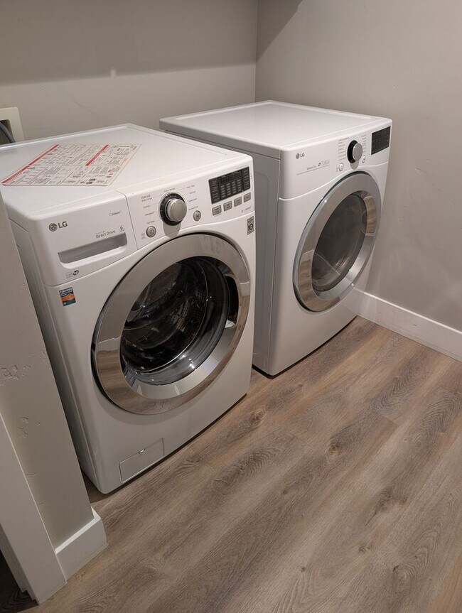 Building Photo - Beautiful Newer Home in Downtown Pleasanton