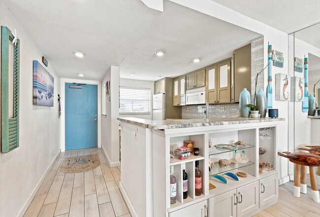 Building Photo - 10310 S Ocean Dr