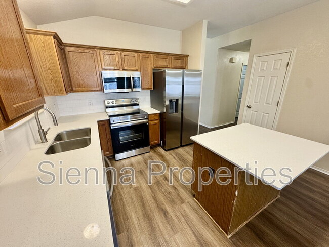 Building Photo - 909 House Creek Dr