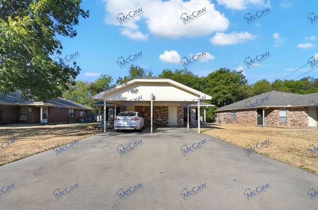 Building Photo - 409 Rockcrest Dr