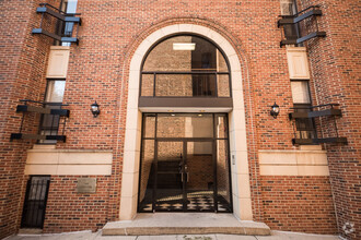 Building Photo - 1669 Park Rd NW