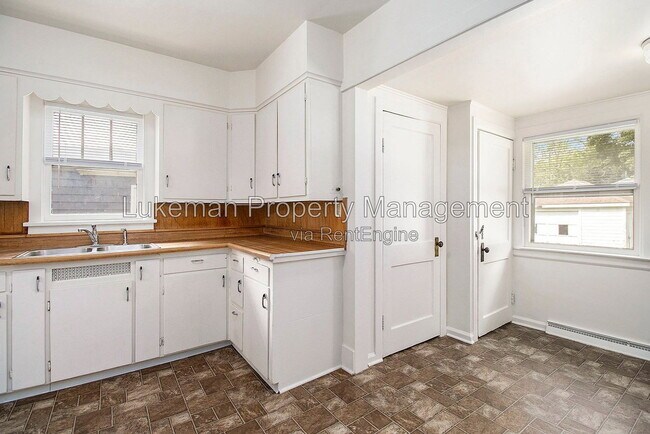 Building Photo - 539 Gayle Ave