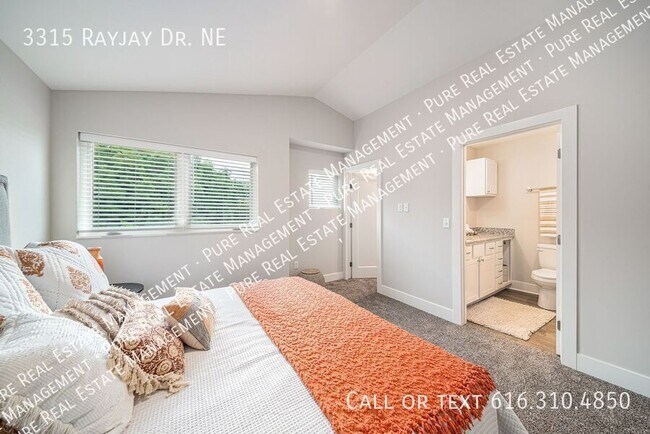 Building Photo - 3315 Rayjay Dr NE