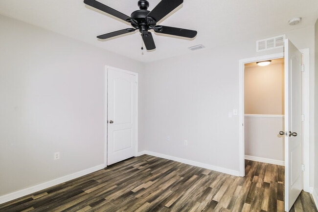 Building Photo - 14489 Finsbury Dr