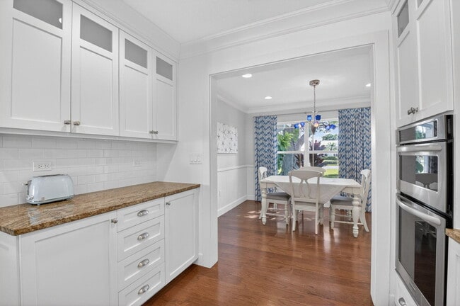 Building Photo - 1010 SW 2nd St