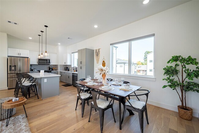 Building Photo - 2721 Rosalie St