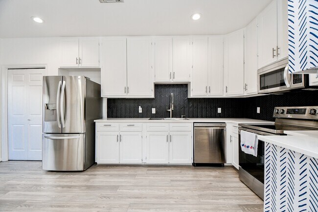 Building Photo - 2626 Bering Dr