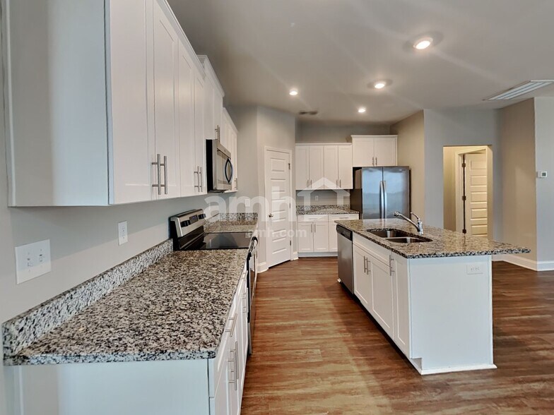 Building Photo - 5211 Tupelo St