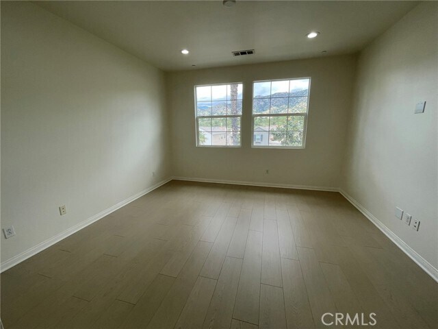 Building Photo - 810 The Promenade