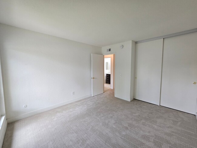 Building Photo - Victoria Neighborhood Single Story Home