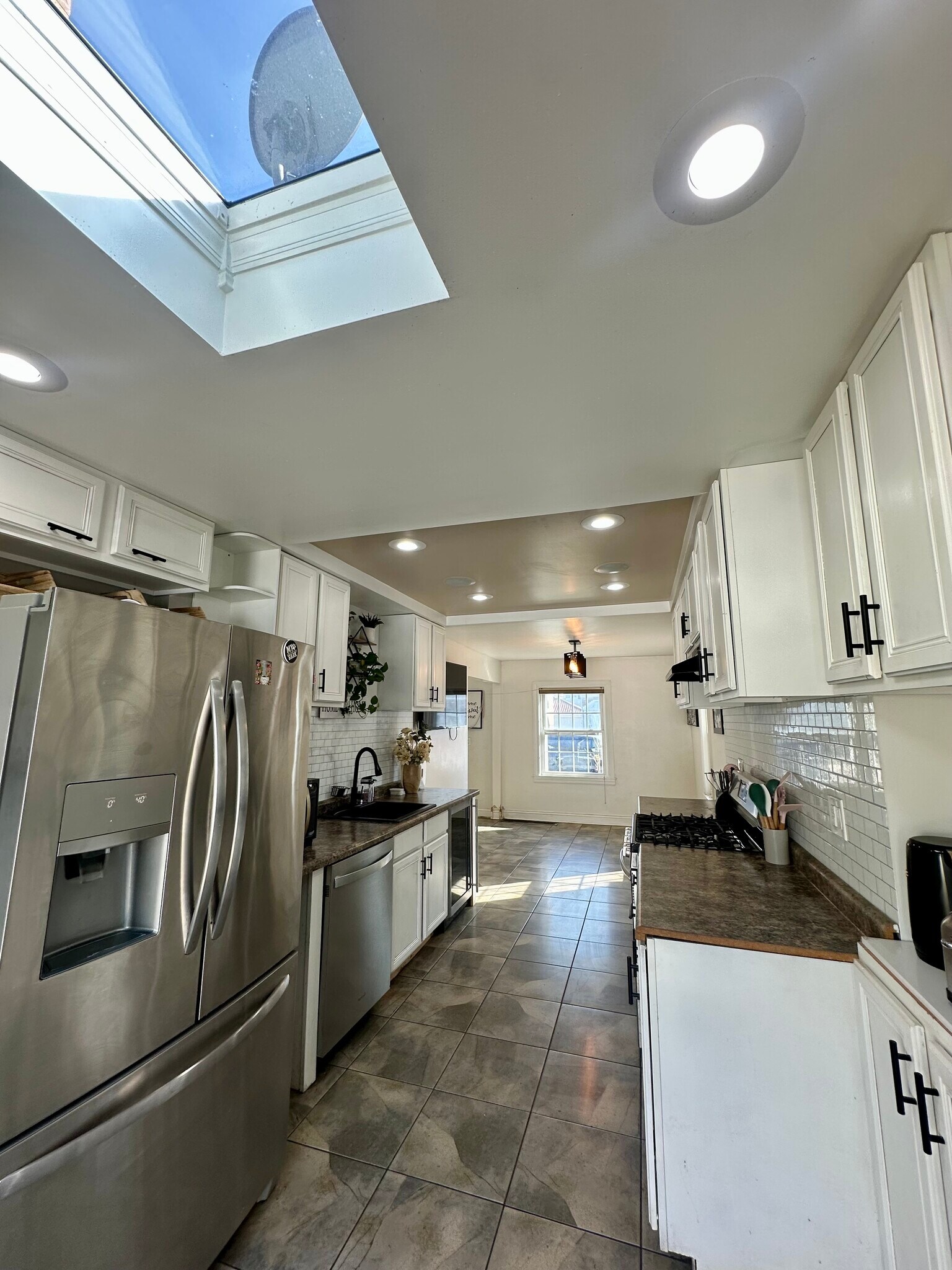 Building Photo - 7802 W Victoria St