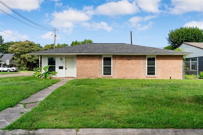 Primary Photo - 2210 Chestnut Ln