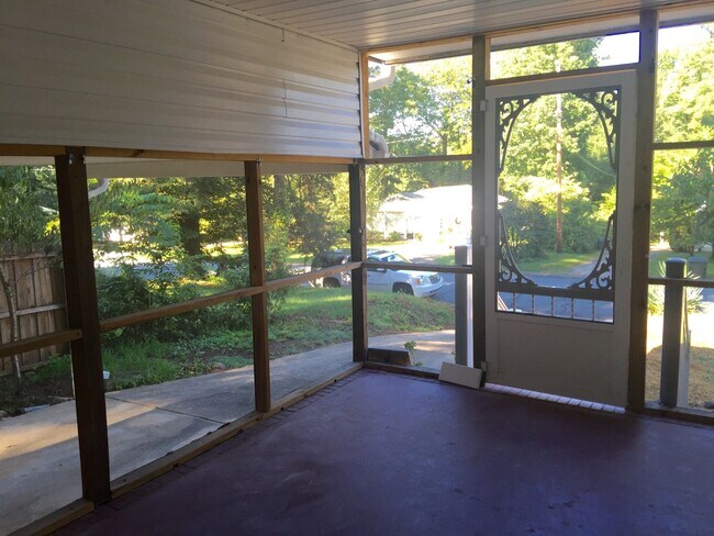 Building Photo - Remodeled 3BR in Guilford Hills