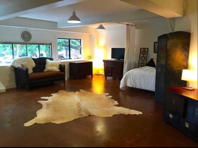 Building Photo - 333 2nd St SE