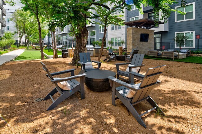 Building Photo - 2001 E 4th St