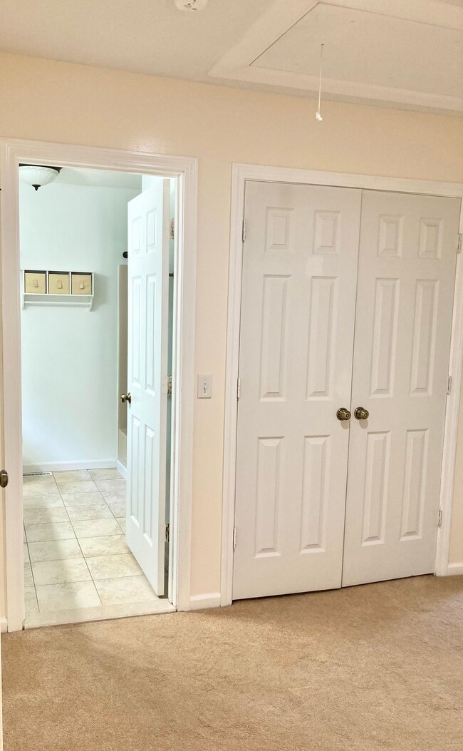 Building Photo - 156 E Grayling Ln