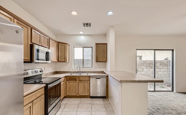 Building Photo - 3 bed 2.5 Bath Townhouse in Cave Creek