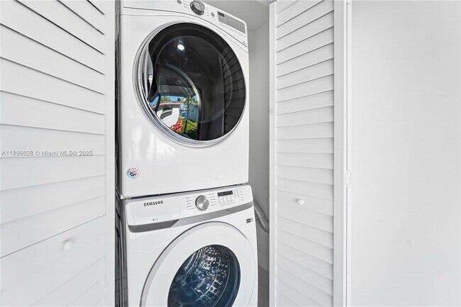 Building Photo - 2600 NW 68th Way