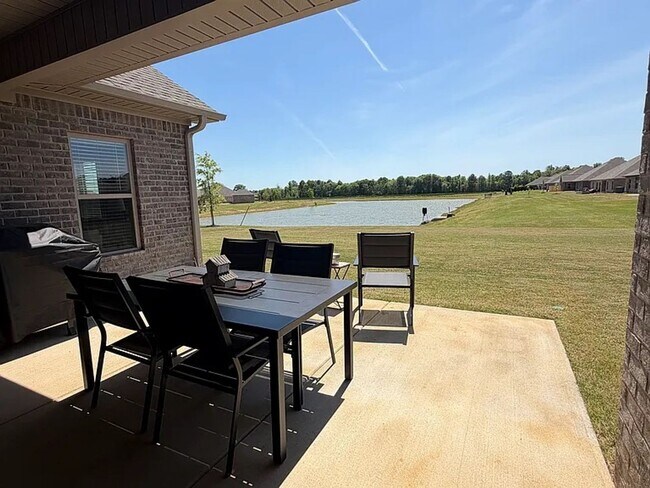 Building Photo - 26316 Woodfield Dr