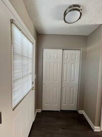 Building Photo - 89 Chartwell Ct
