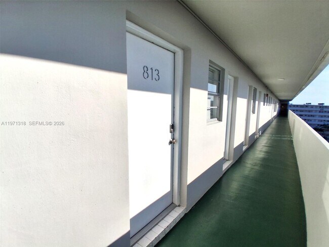 Building Photo - 1770 NE 191st St