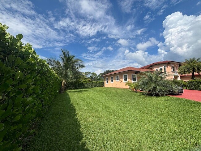 Building Photo - 4649 Lillian Ave