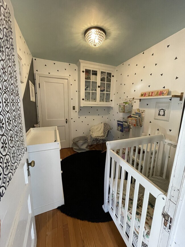 Building Photo - 1833 Burke St SE