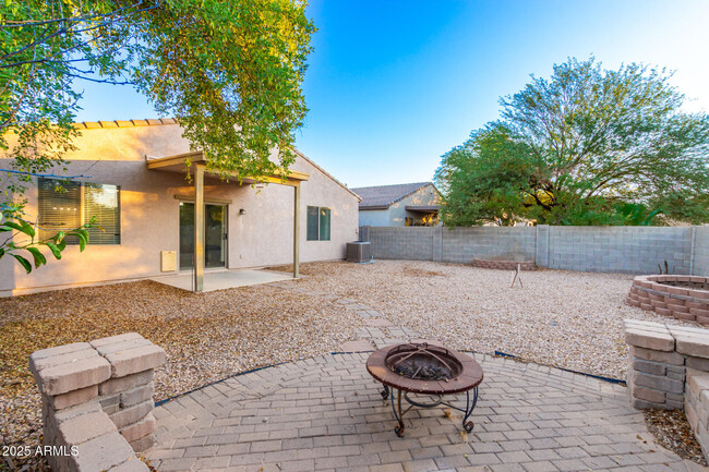 Building Photo - 42356 W Balsa Dr